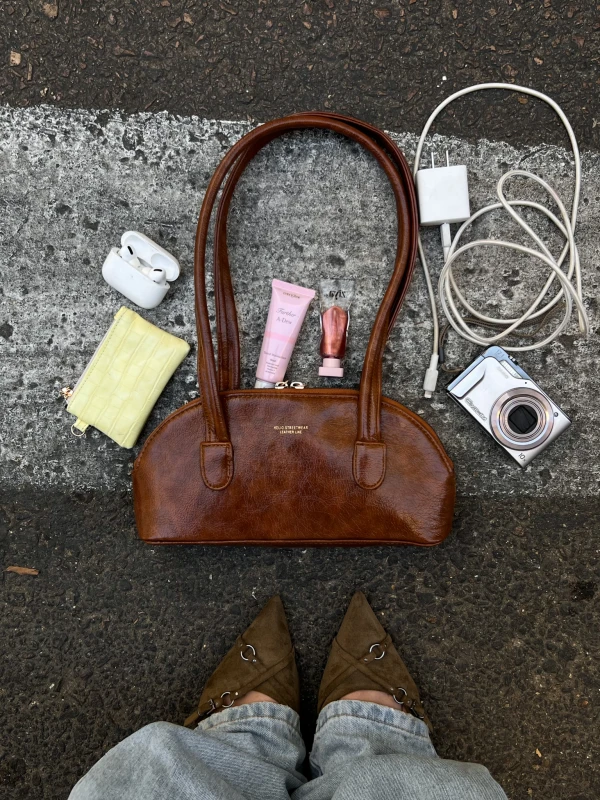 BAGUETTE LEATHER BAG Carmel