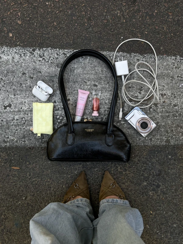 BAGUETTE LEATHER BAG Black