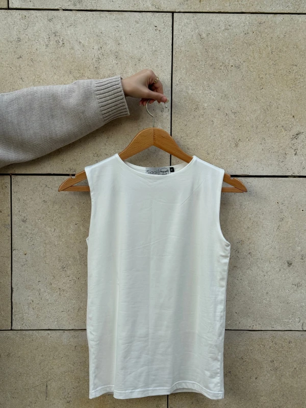 Sleeveless Cream Basic