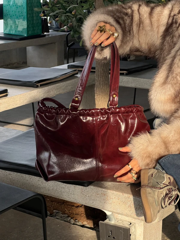 SCRUNCH LEATHER BAG Burgandy