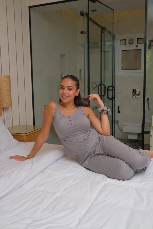 Pretty little things in Gray